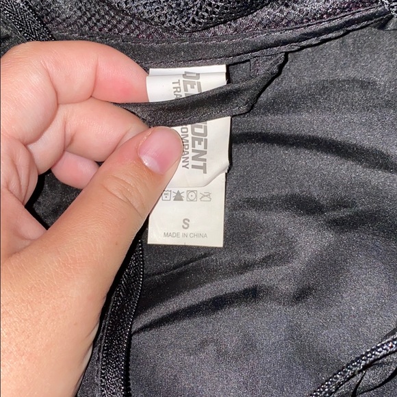 windbreaker/rain jacket - Picture 3 of 3